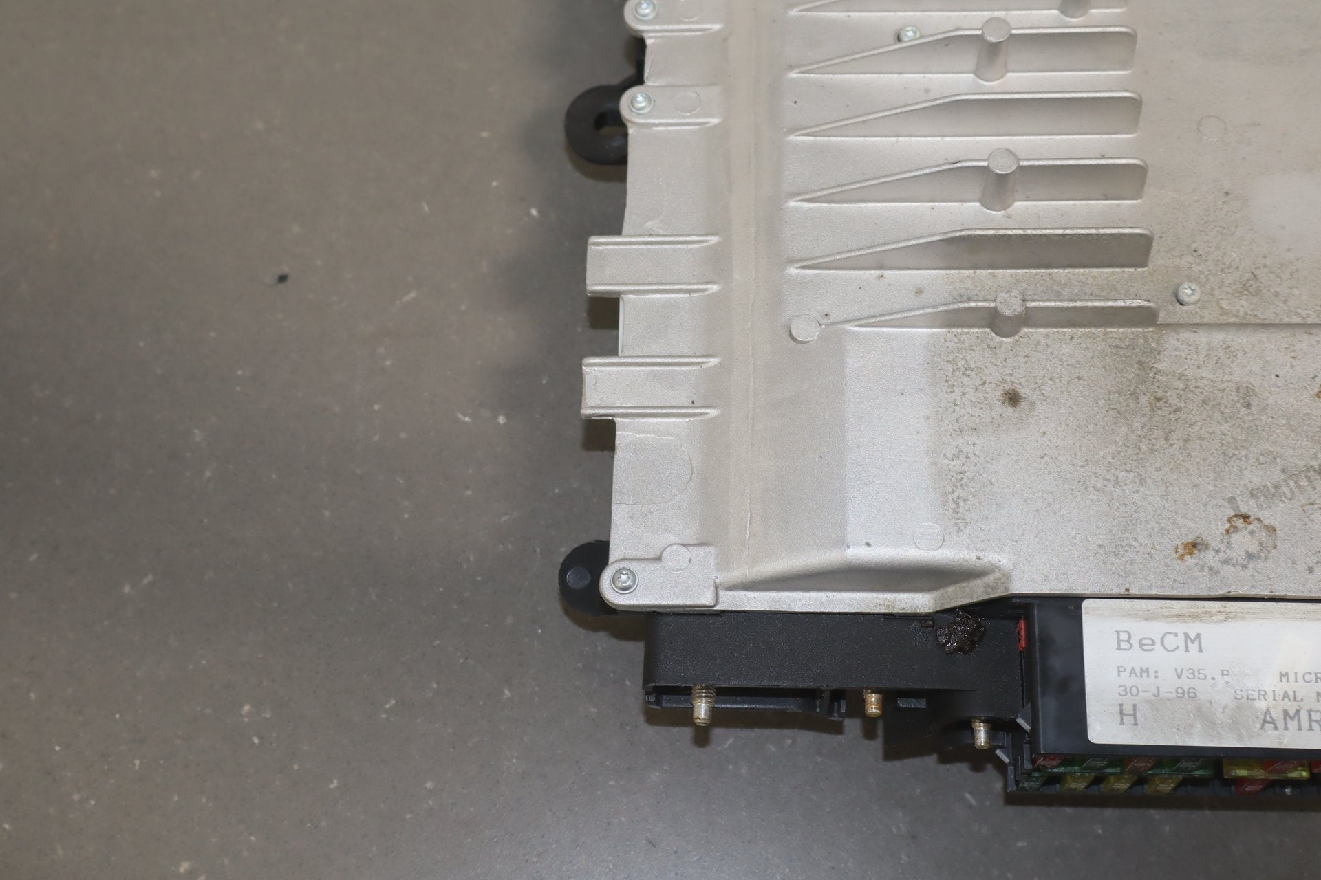 94-02 Range Rover P38 2.5 4.6 Highline Body Light Control Module BeCM YWC OEM