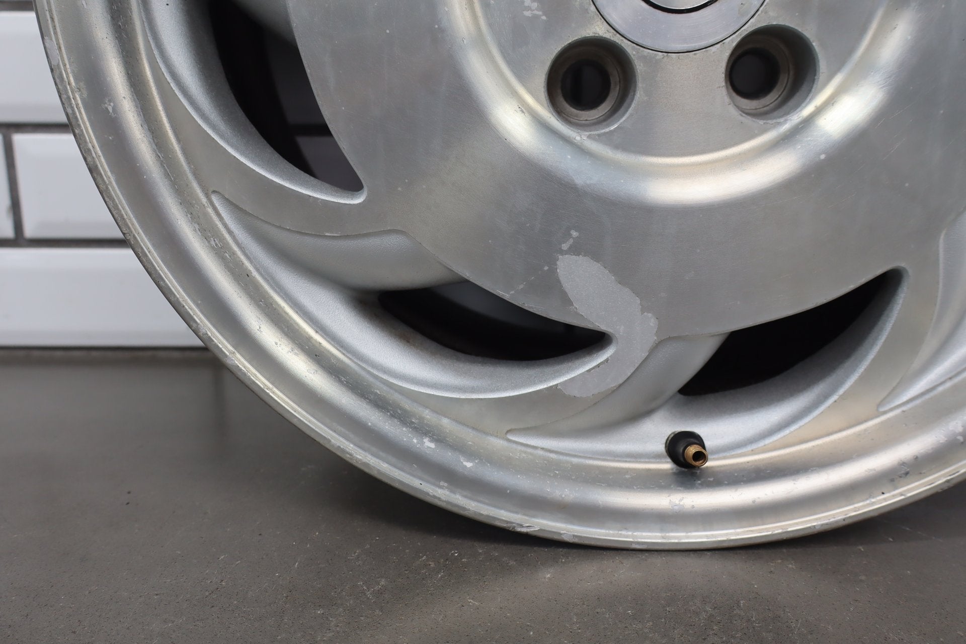 94-96 Chevrolet Corvette C4 17x9.5 Left Alloy Wheel- 10214046 Clear Peeling