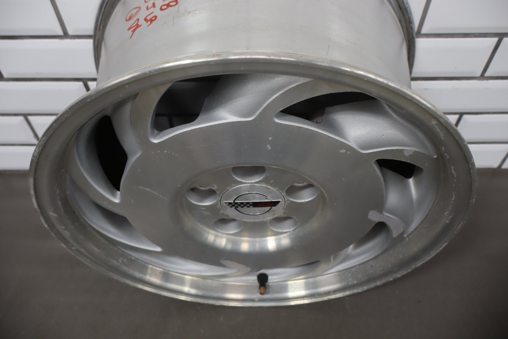 94-96 Chevrolet Corvette C4 17x9.5 Left Alloy Wheel- 10214046 Clear Peeling
