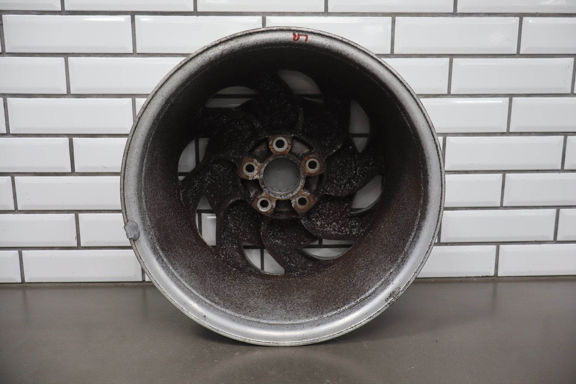 94-96 Chevrolet Corvette C4 17x9.5 Left Alloy Wheel- 10214046 Clear Peeling