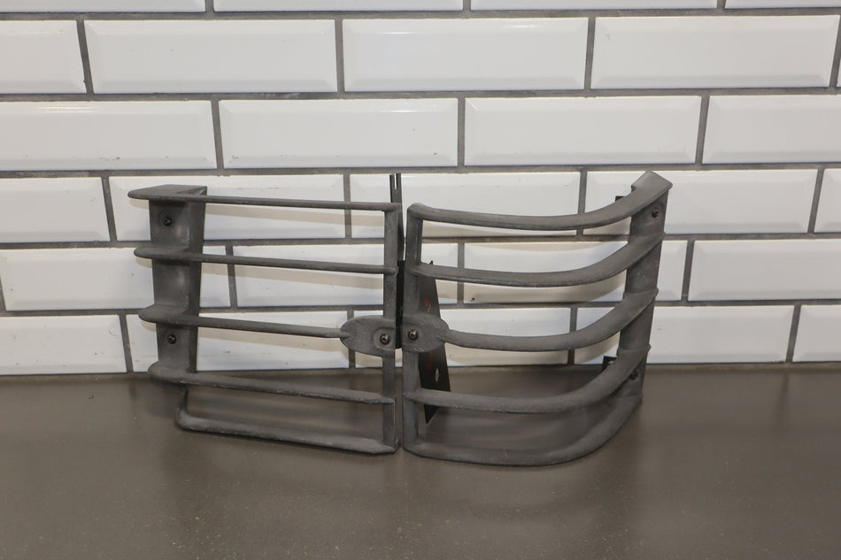 95-02 Land Rover Range Rover P38 Light Guard Genuine With Bracket And Hardware