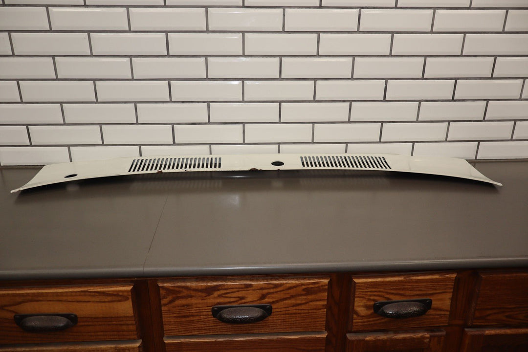 95 - 97 Land Cruiser 96 - 98 LX450 Metal Cowl Vent Panel (White 045)