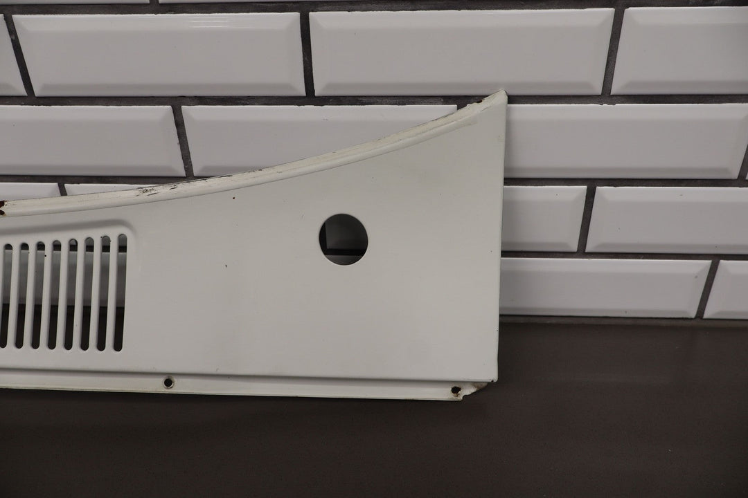 95 - 97 Land Cruiser 96 - 98 LX450 Metal Cowl Vent Panel (White 045)