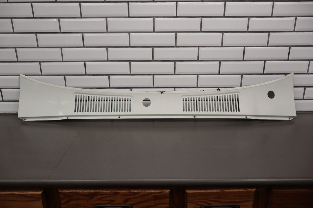 95 - 97 Land Cruiser 96 - 98 LX450 Metal Cowl Vent Panel (White 045)