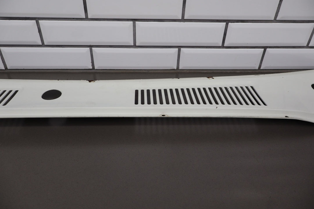 95 - 97 Land Cruiser 96 - 98 LX450 Metal Cowl Vent Panel (White 045)