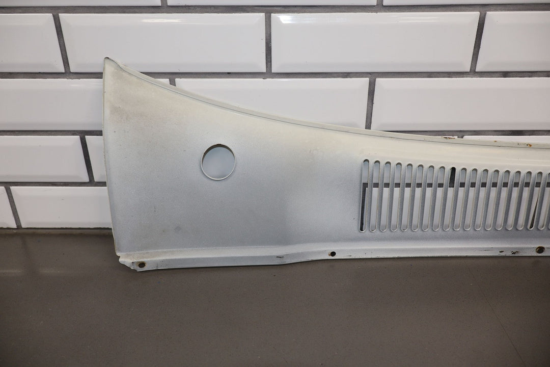 95 - 97 Land Cruiser 96 - 98 LX450 Metal Cowl Vent Panel (White 045)