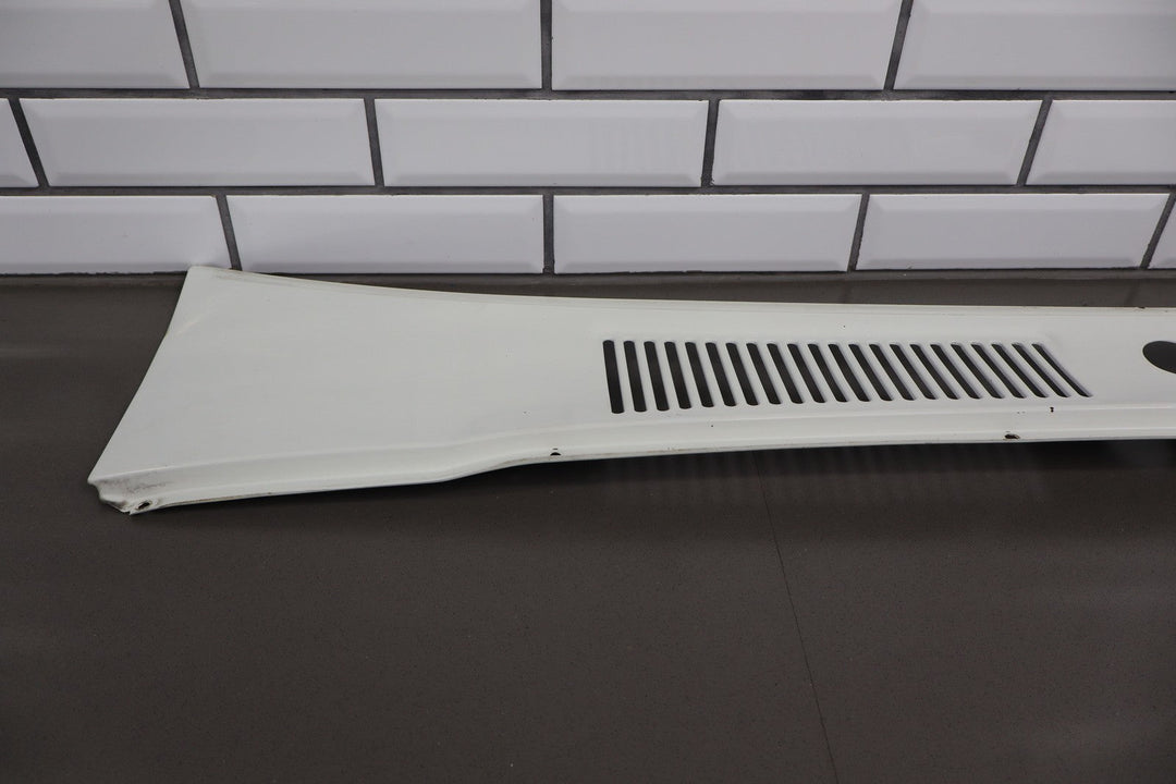 95 - 97 Land Cruiser 96 - 98 LX450 Metal Cowl Vent Panel (White 045)