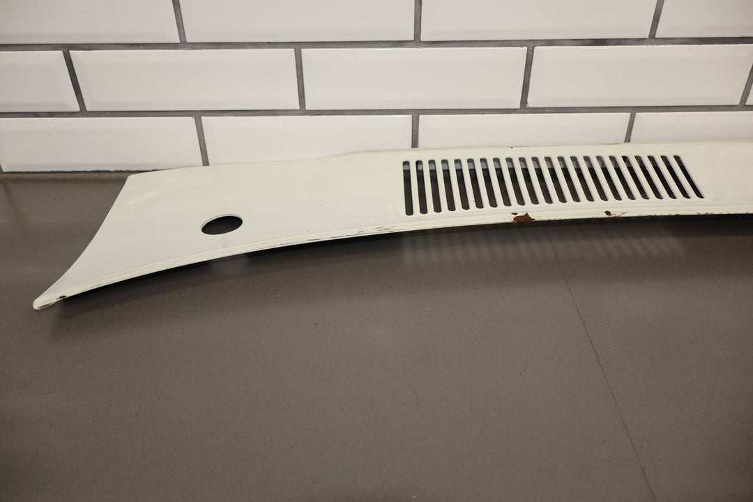 95 - 97 Land Cruiser 96 - 98 LX450 Metal Cowl Vent Panel (White 045)