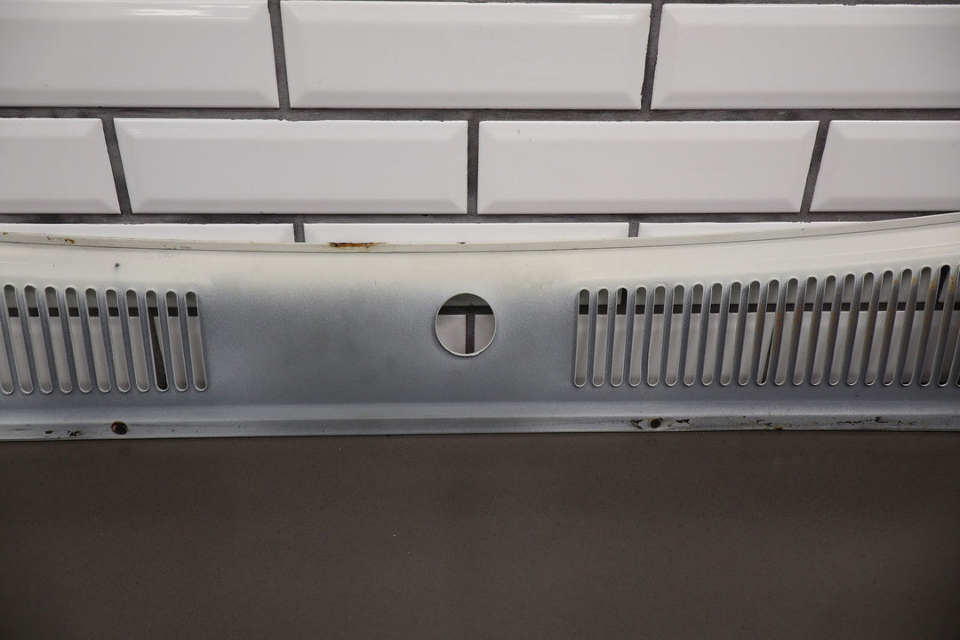 95 - 97 Land Cruiser 96 - 98 LX450 Metal Cowl Vent Panel (White 045)