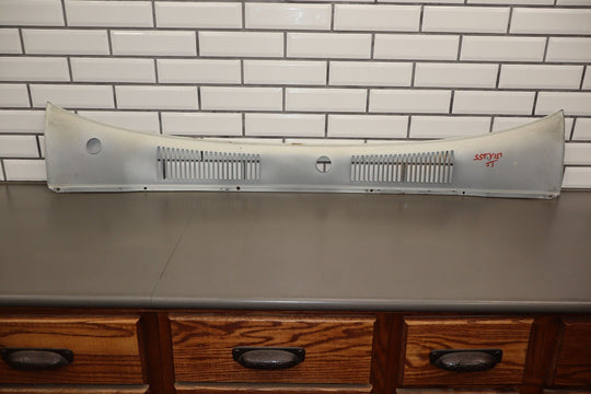 95 - 97 Land Cruiser 96 - 98 LX450 Metal Cowl Vent Panel (White 045)