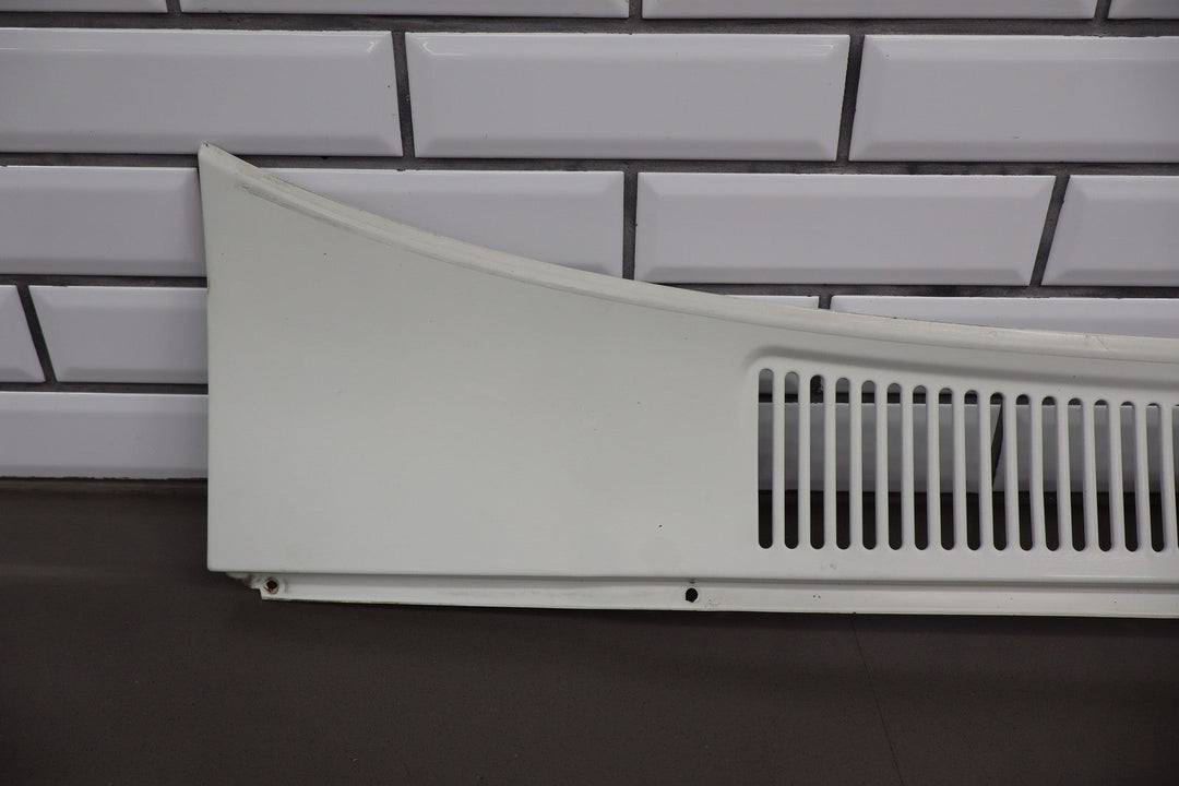 95 - 97 Land Cruiser 96 - 98 LX450 Metal Cowl Vent Panel (White 045)