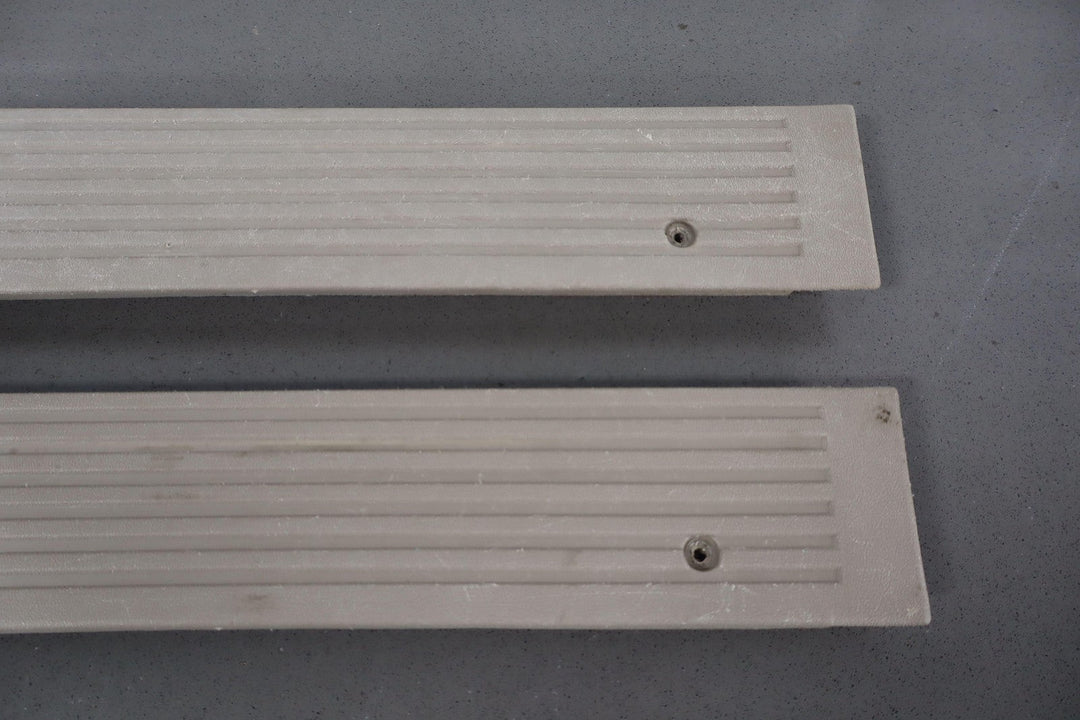 95 - 98 Chevy GMC GMT400 Extended Cab Sill Plates Left/Right Neutral 52D