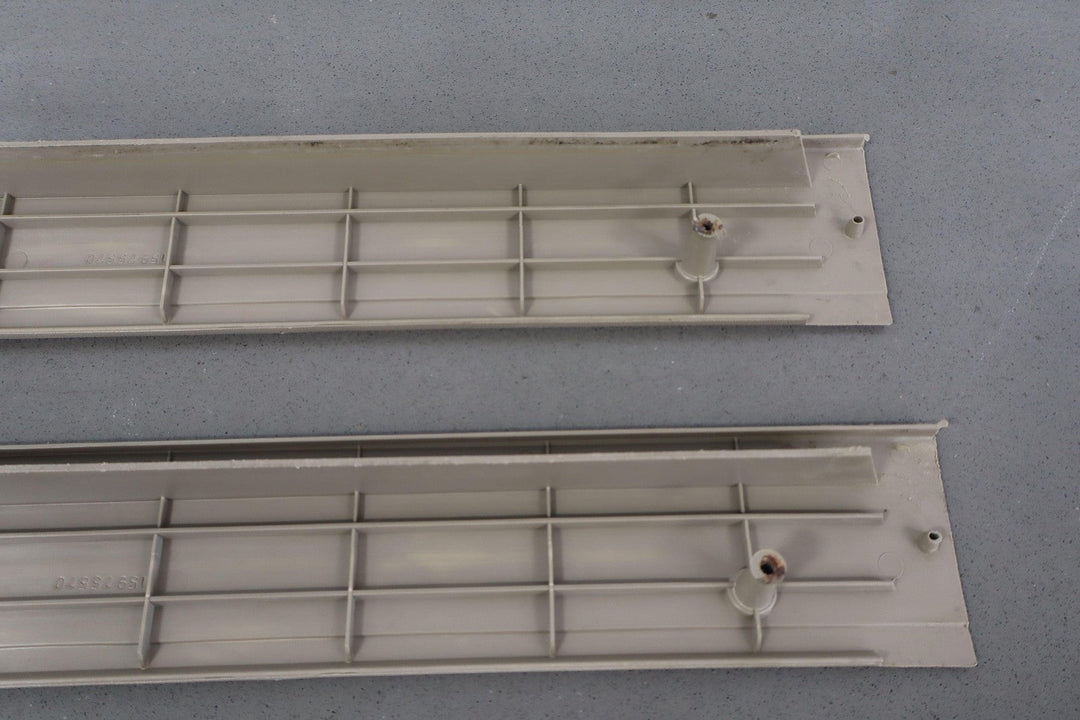 95 - 98 Chevy GMC GMT400 Extended Cab Sill Plates Left/Right Neutral 52D