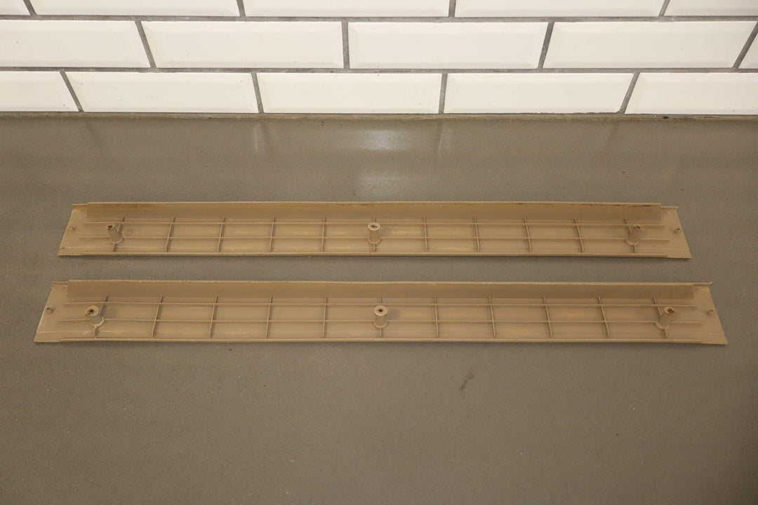 95 - 98 Chevy GMC GMT400 Extended Cab Sill Plates Left/Right Neutral 52D