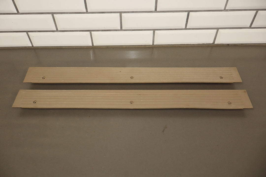 95 - 98 Chevy GMC GMT400 Extended Cab Sill Plates Left/Right Neutral 52D