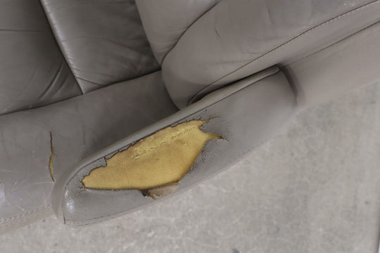 95 - 98 Chevy Suburban Tahoe GMT400 Right RH Front Leather Seat (Neutral 52D)