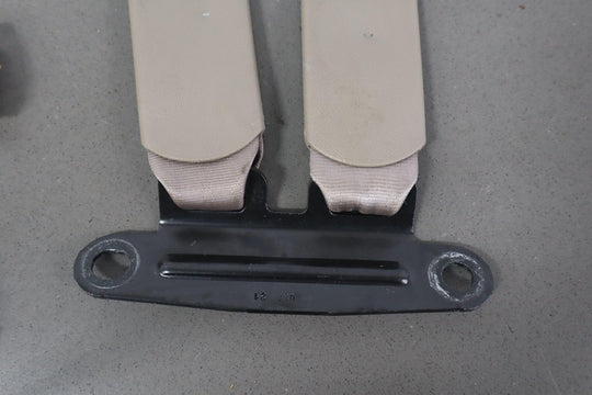 95 - 99 Chevy GMC GMT400 Extended Cab Left Rear Seat Belt Buckle Neutral 52D