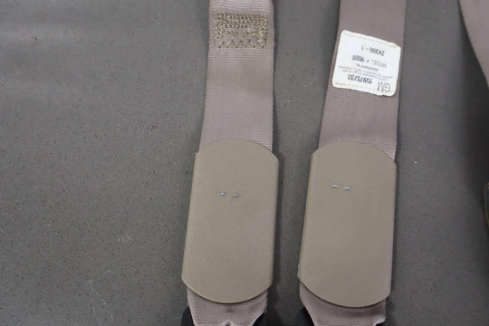 95 - 99 Chevy GMC GMT400 Extended Cab Left Rear Seat Belt Buckle Neutral 52D