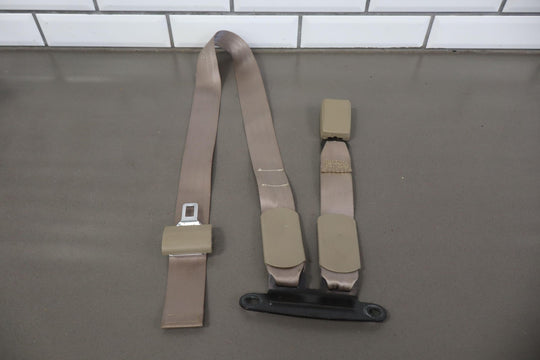 95 - 99 Chevy GMC GMT400 Extended Cab Left Rear Seat Belt Buckle Neutral 52D