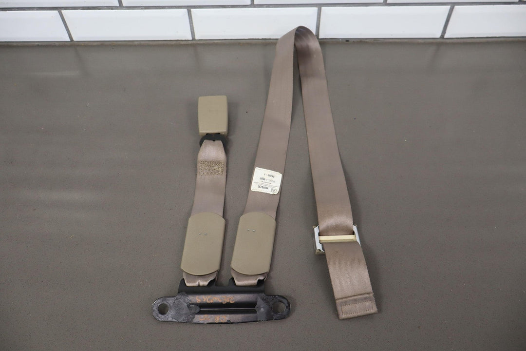 95 - 99 Chevy GMC GMT400 Extended Cab Left Rear Seat Belt Buckle Neutral 52D