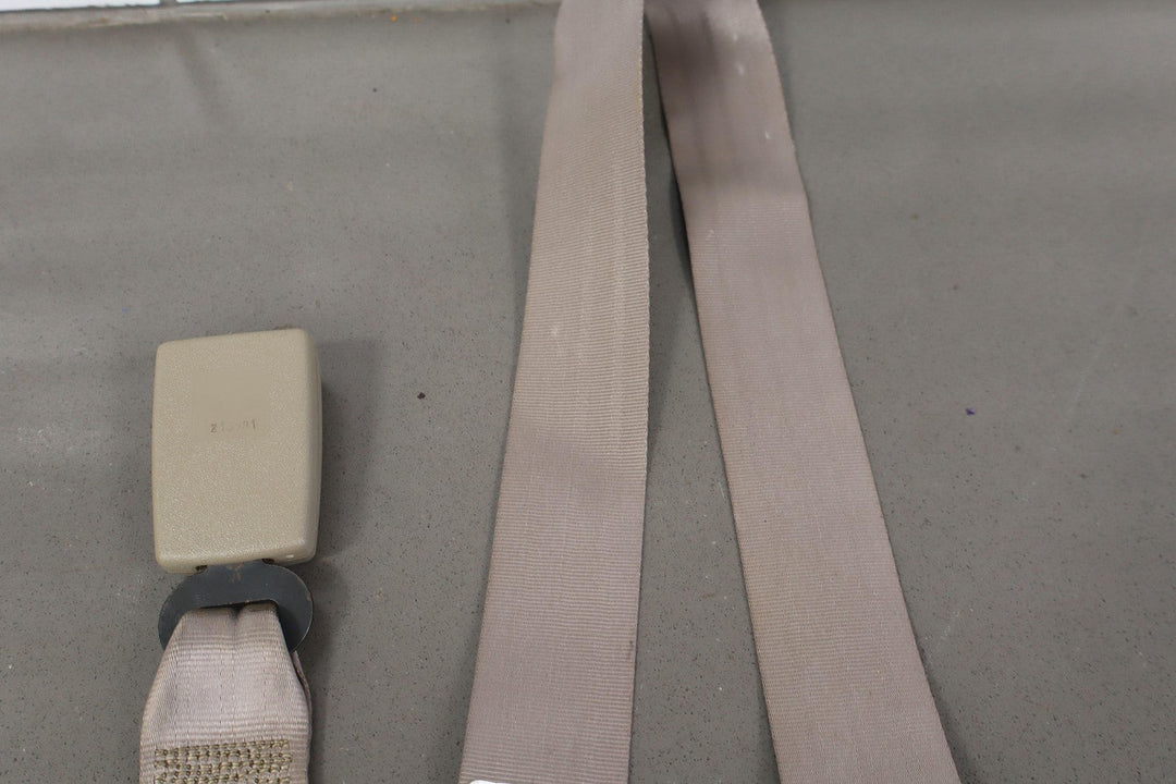 95 - 99 Chevy GMC GMT400 Extended Cab Left Rear Seat Belt Buckle Neutral 52D