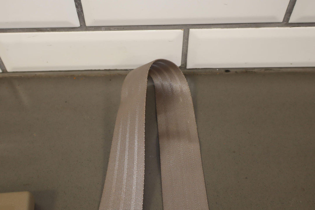 95 - 99 Chevy GMC GMT400 Extended Cab Left Rear Seat Belt Buckle Neutral 52D