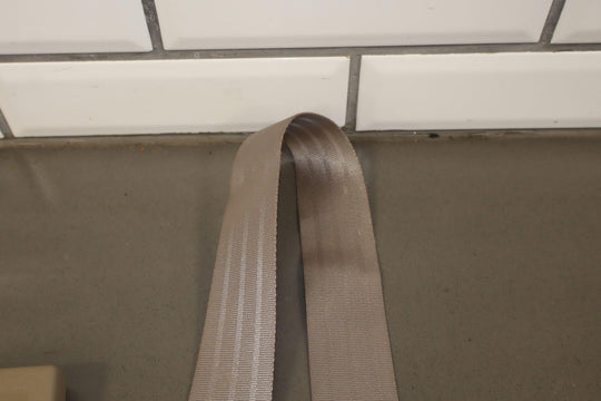 95 - 99 Chevy GMC GMT400 Extended Cab Left Rear Seat Belt Buckle Neutral 52D