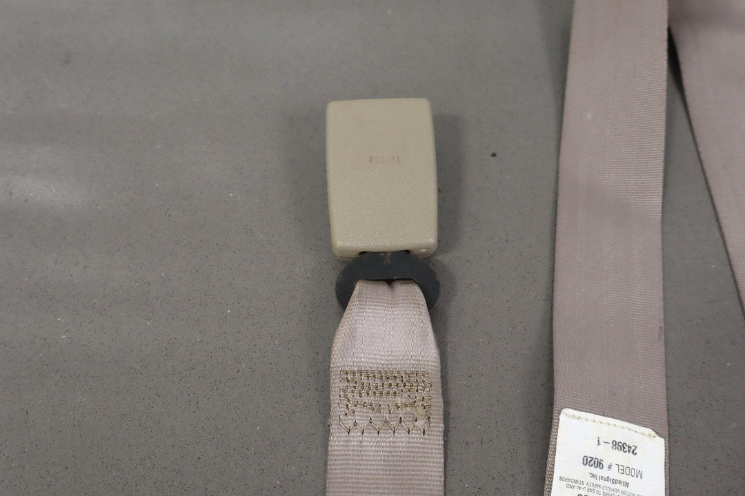95 - 99 Chevy GMC GMT400 Extended Cab Left Rear Seat Belt Buckle Neutral 52D