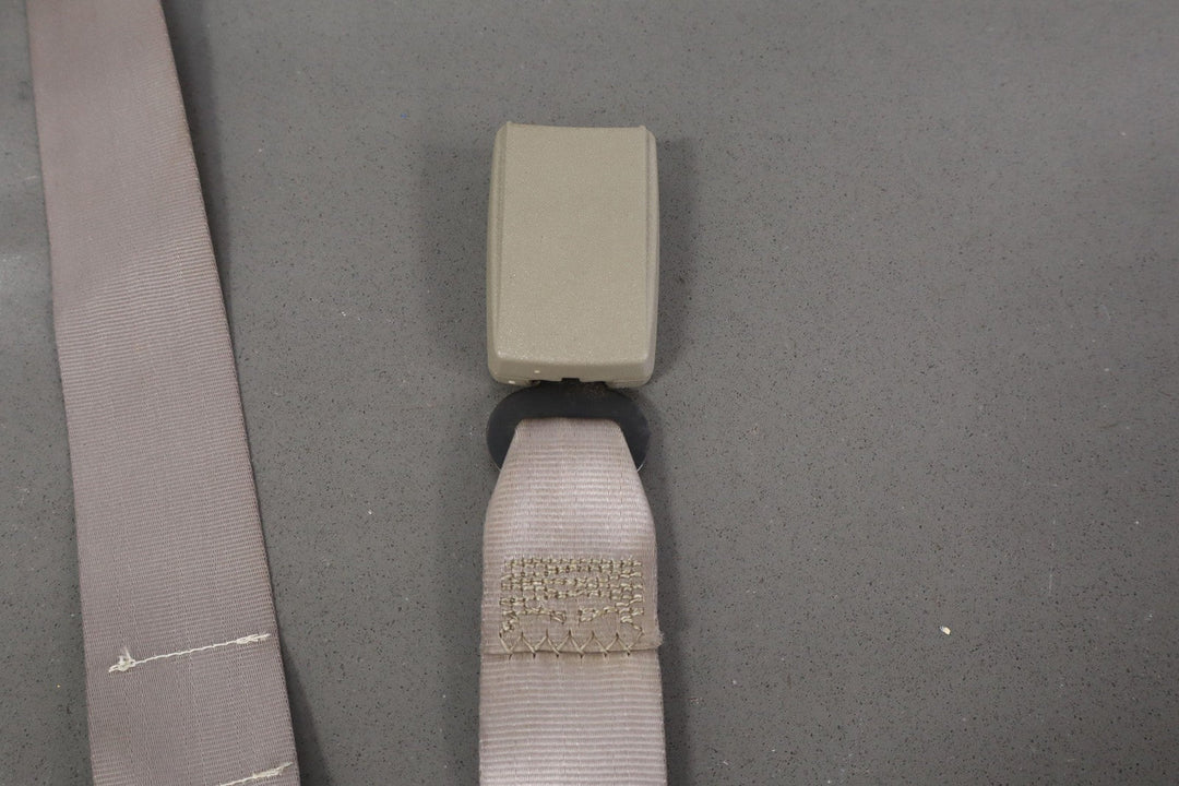 95 - 99 Chevy GMC GMT400 Extended Cab Left Rear Seat Belt Buckle Neutral 52D