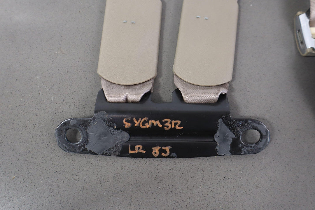 95 - 99 Chevy GMC GMT400 Extended Cab Left Rear Seat Belt Buckle Neutral 52D