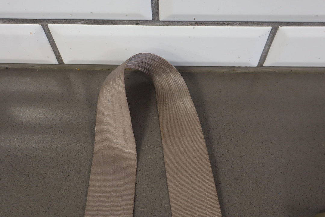 95 - 99 Chevy GMC GMT400 Extended Cab Left Rear Seat Belt Buckle Neutral 52D