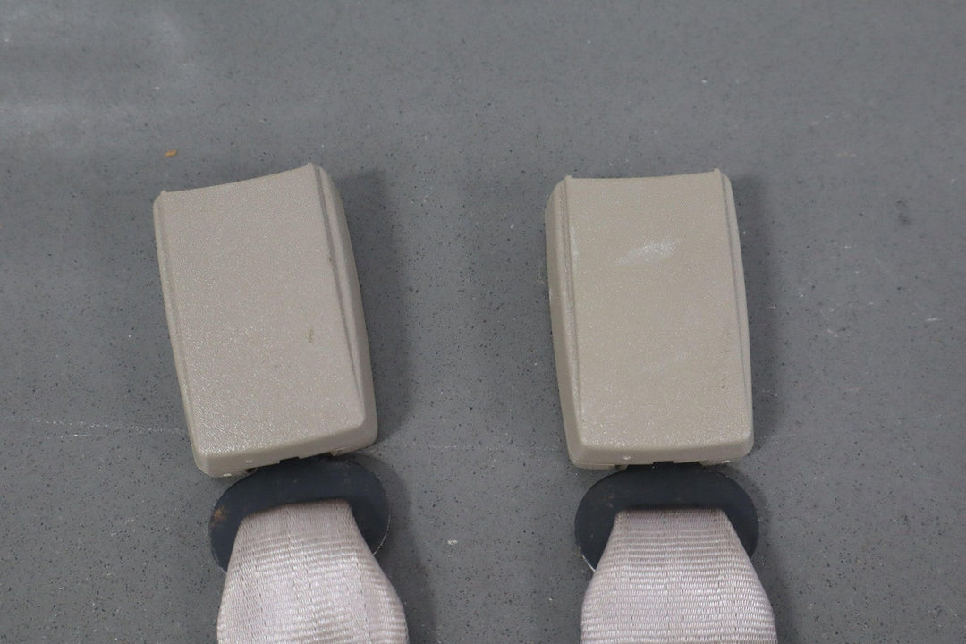 95 - 99 Chevy GMC GMT400 Extended Cab Right Rear Seat Belt Buckle Neutral 52D