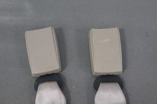 95 - 99 Chevy GMC GMT400 Extended Cab Right Rear Seat Belt Buckle Neutral 52D