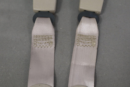 95 - 99 Chevy GMC GMT400 Extended Cab Right Rear Seat Belt Buckle Neutral 52D