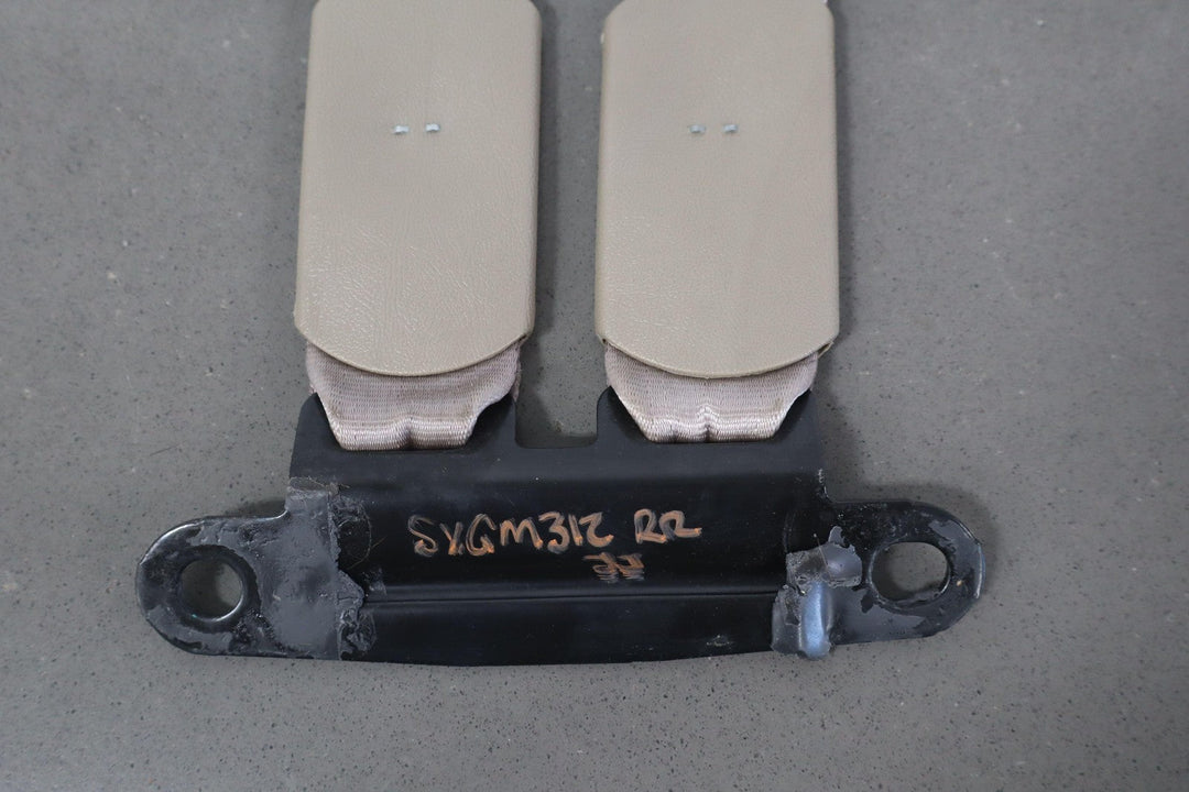 95 - 99 Chevy GMC GMT400 Extended Cab Right Rear Seat Belt Buckle Neutral 52D