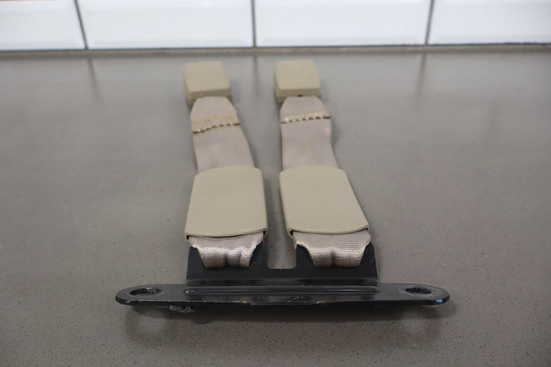95 - 99 Chevy GMC GMT400 Extended Cab Right Rear Seat Belt Buckle Neutral 52D
