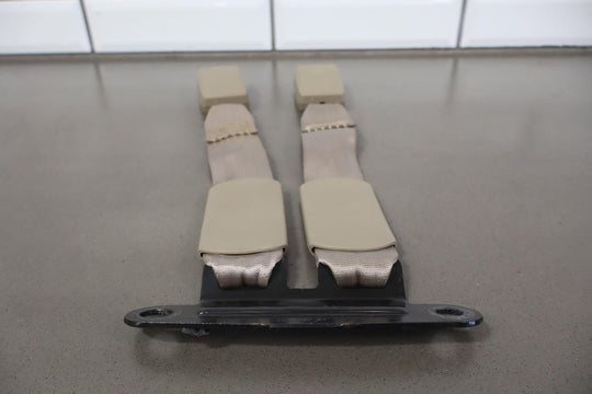 95 - 99 Chevy GMC GMT400 Extended Cab Right Rear Seat Belt Buckle Neutral 52D