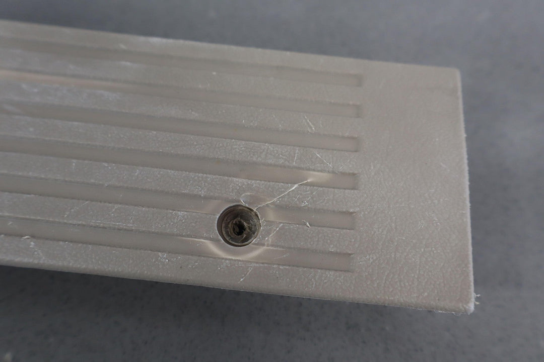 95 - 99 Chevy GMC Suburban GMT800 8 Piece Sill Plate Set Neutral 52U Kick Panels