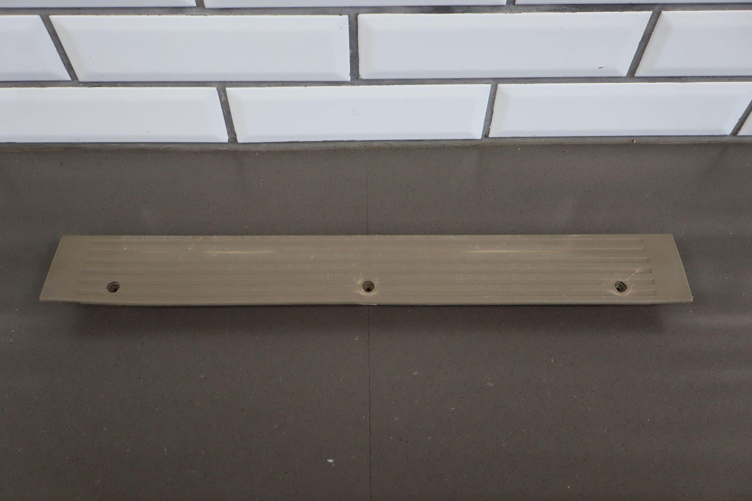 95 - 99 Chevy GMC Suburban GMT800 8 Piece Sill Plate Set Neutral 52U Kick Panels