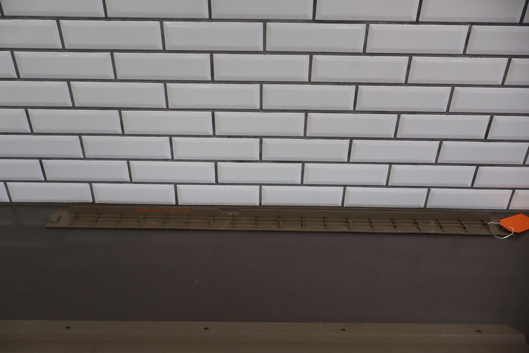 95 - 99 Chevy GMC Suburban GMT800 8 Piece Sill Plate Set Neutral 52U Kick Panels