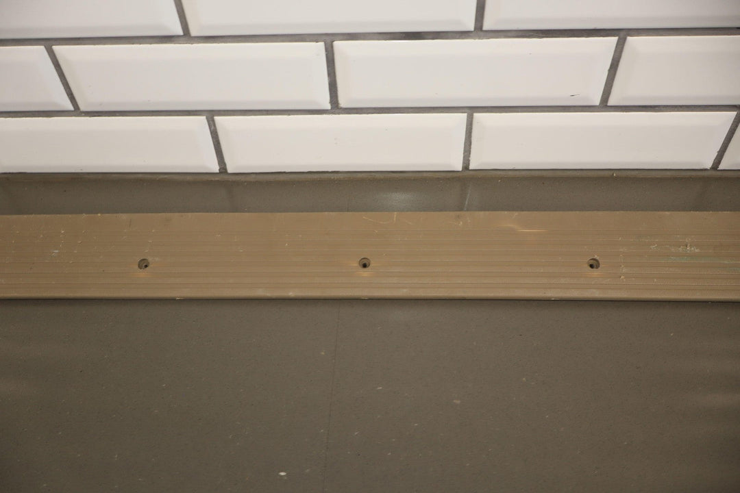 95 - 99 Chevy GMC Suburban GMT800 8 Piece Sill Plate Set Neutral 52U Kick Panels