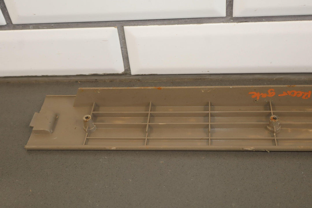 95 - 99 Chevy GMC Suburban GMT800 8 Piece Sill Plate Set Neutral 52U Kick Panels