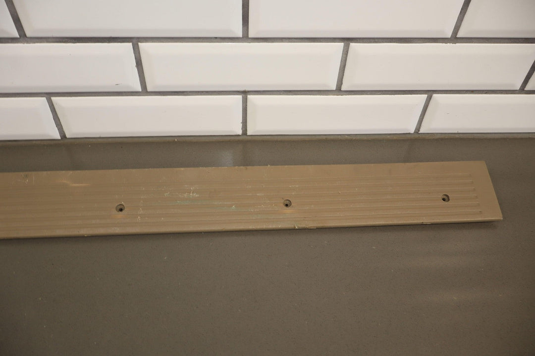 95 - 99 Chevy GMC Suburban GMT800 8 Piece Sill Plate Set Neutral 52U Kick Panels