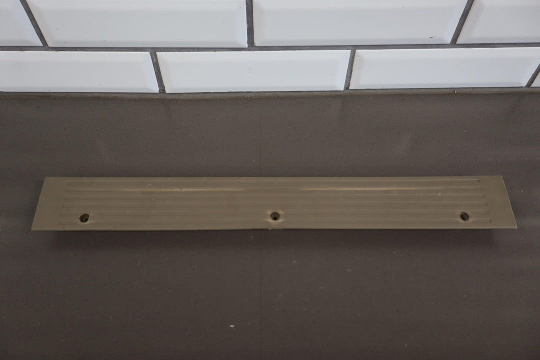 95 - 99 Chevy GMC Suburban GMT800 8 Piece Sill Plate Set Neutral 52U Kick Panels