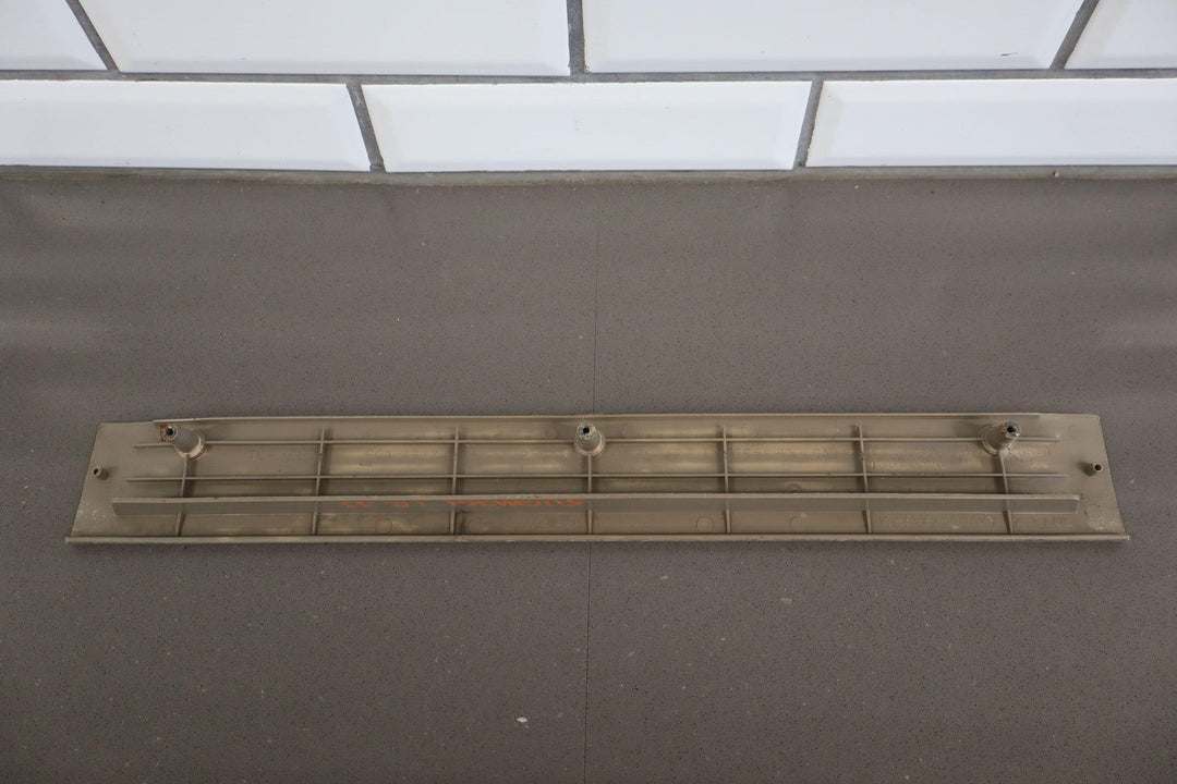 95 - 99 Chevy GMC Suburban GMT800 8 Piece Sill Plate Set Neutral 52U Kick Panels