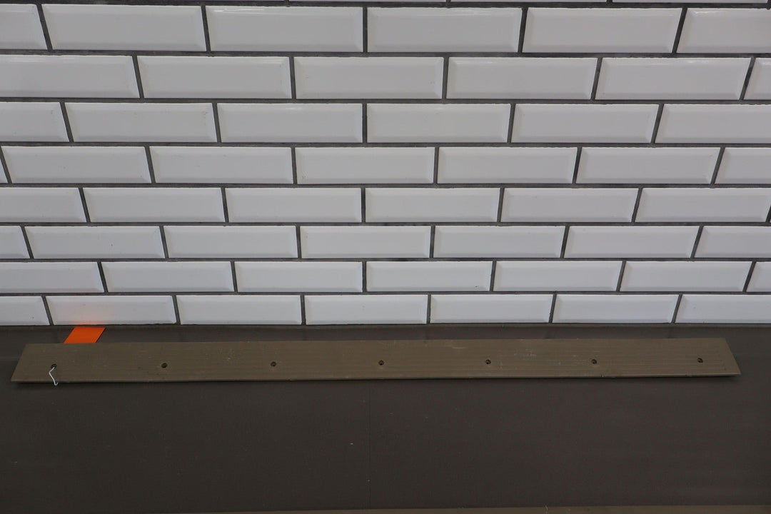 95 - 99 Chevy GMC Suburban GMT800 8 Piece Sill Plate Set Neutral 52U Kick Panels