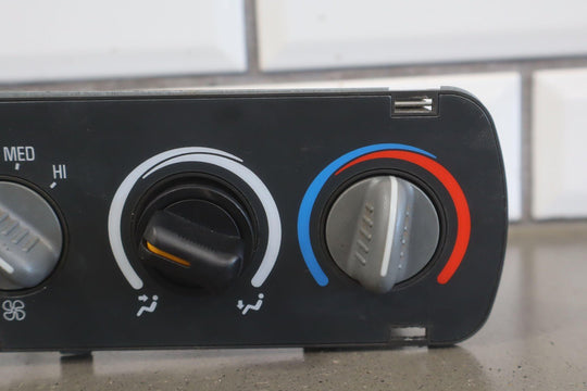95 - 99 GMC Suburban GMT400 Overhead Climate Control Panel