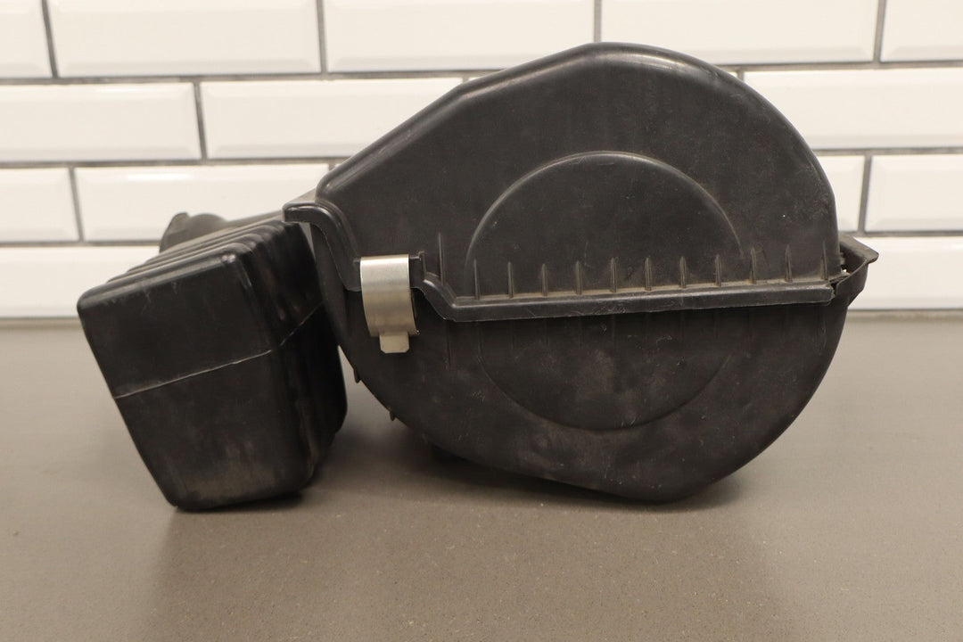 96 - 00 Chevy GMC Truck SUV GMT400 5.7L L31 Air Cleaner Assembly