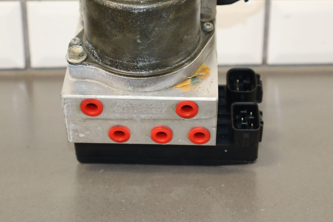 96 - 00 Toyota 4Runner ABS Anti Lock Brake Pump & Module W/Bracket