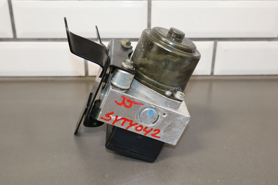 96 - 00 Toyota 4Runner ABS Anti Lock Brake Pump & Module W/Bracket
